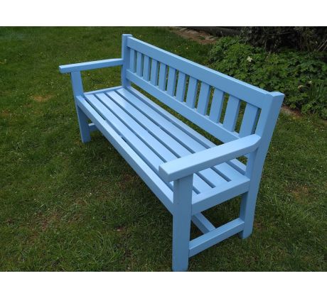 Modrá dřevěná lavice